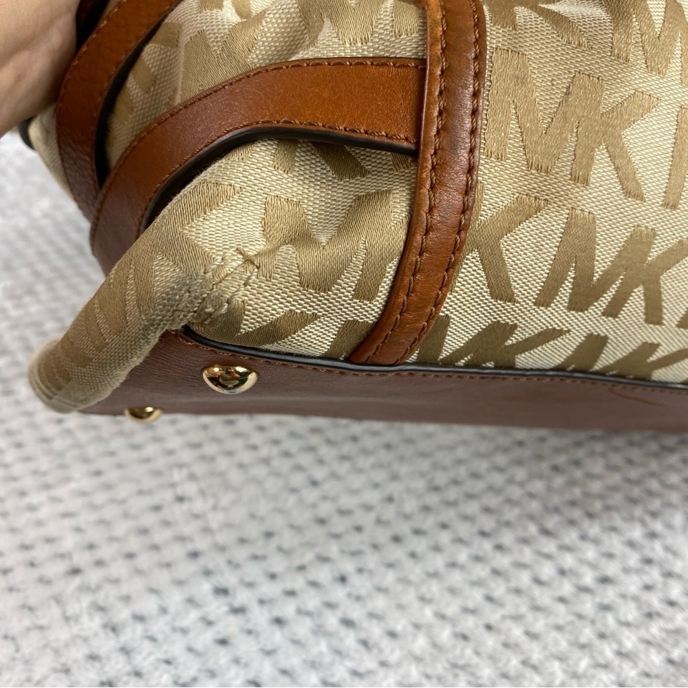 Michael Kors Large Gansevoort Tote‎ in Signature Monogram Beige Jacquard/Leather - Picture 7 of 16